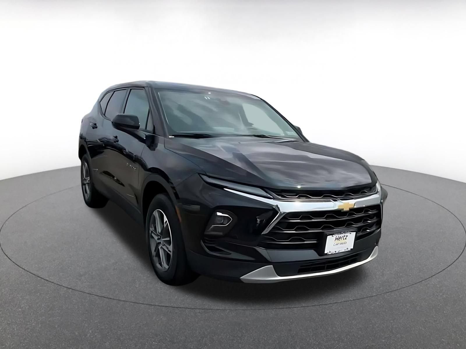 Used 2025 Chevrolet Blazer LT FWD image 3