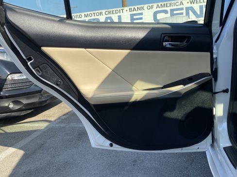 Used 2016 Lexus IS 200t image 18