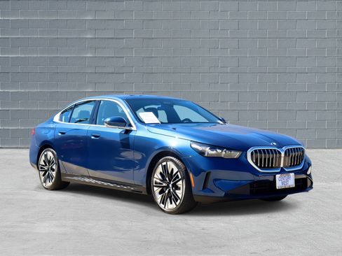 Used 2025 BMW 530i w/ Premium Package image 1