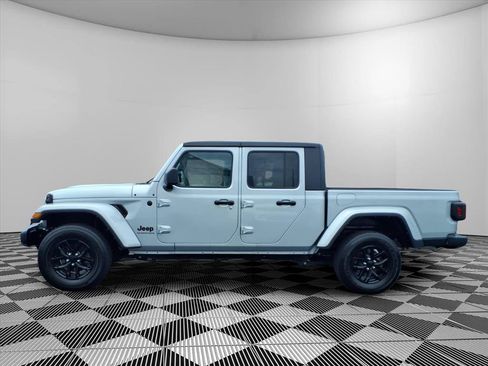 Certified 2023 Jeep Gladiator Sport AWD/4WD image 23
