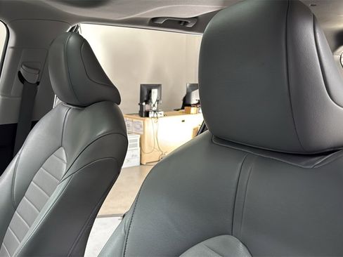 Used 2023 Toyota Highlander XLE image 13