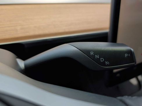 Used 2022 Tesla Model Y Long Range AWD/4WD image 21