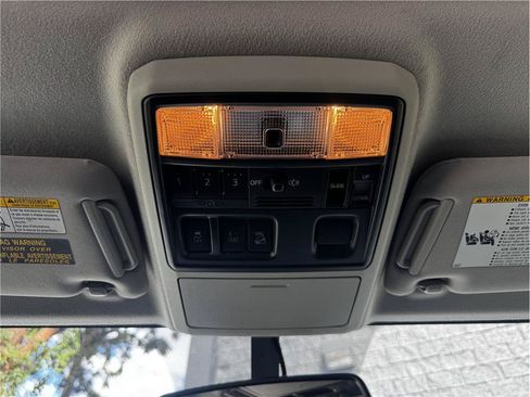 Used 2018 Toyota 4Runner SR5 Premium AWD/4WD image 26