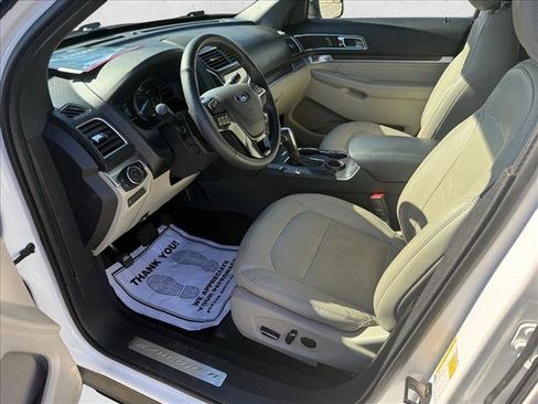Used 2018 Ford Explorer Limited image 9