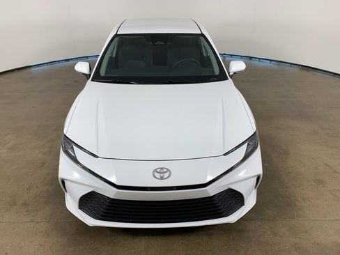 Used 2025 Toyota Camry LE image 3