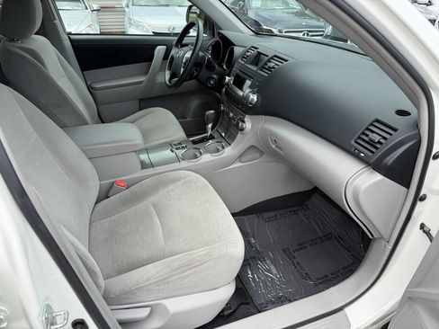 Used 2011 Toyota Highlander 4WD w/ Tech Pkg image 10