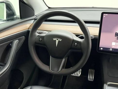 Used 2023 Tesla Model Y Performance AWD/4WD image 17
