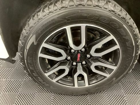 Used 2022 GMC Sierra 1500 AT4 w/ AT4 Premium Package AWD/4WD image 2