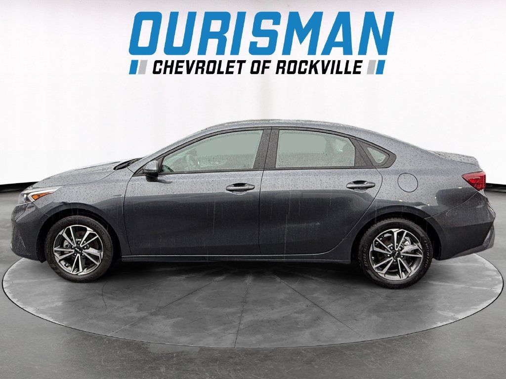 Used 2023 Kia Forte LXS w/ LXS Technology Package FWD image 3