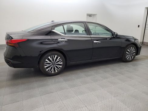 Used 2023 Nissan Altima 2.5 SV FWD image 10