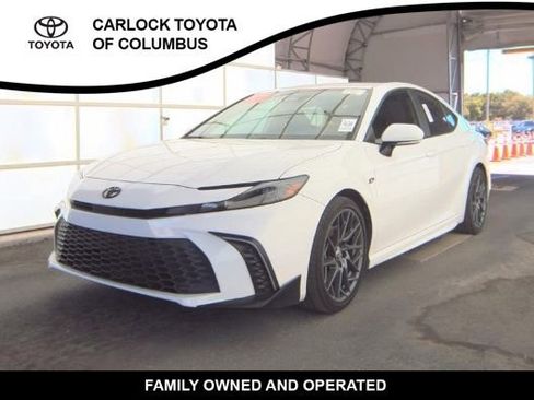 Used 2025 Toyota Camry SE w/ Convenience Package image 1