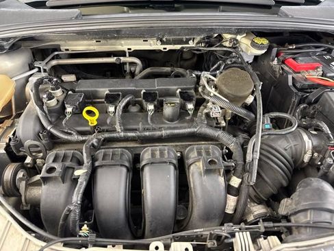 Used 2016 Ford Focus SE w/ SE Power Seat Package FWD image 21