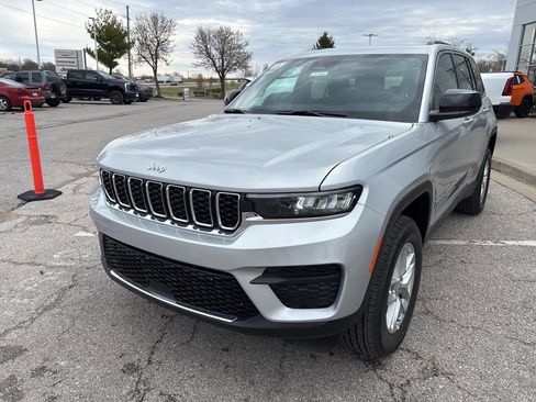 New 2026 Jeep Grand Cherokee Laredo AWD/4WD image 12