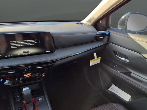 New 2026 Nissan Kicks SR w/ Cold Weather Package AWD/4WD image 17
