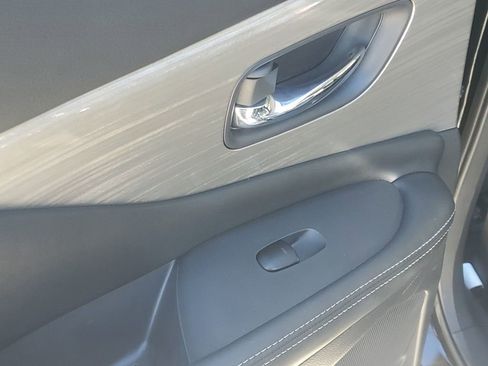 Used 2017 Nissan Murano SV AWD/4WD image 16