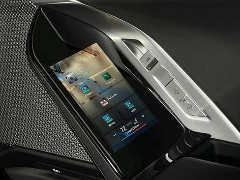 Used 2025 BMW 740i xDrive image 34