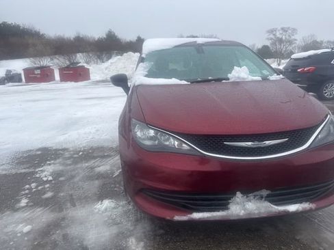 Used 2017 Chrysler Pacifica Touring image 6