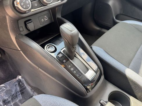 Used 2025 Nissan Versa SV image 37