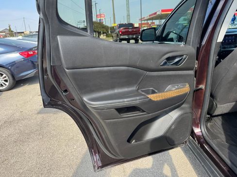 Used 2020 GMC Acadia SLE w/ Driver Convenience Package image 22