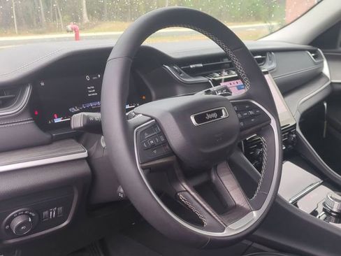 Used 2023 Jeep Grand Cherokee L Limited w/ Luxury Tech Group II AWD/4WD image 33