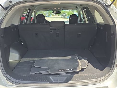 Used 2014 Kia Sorento LX image 8