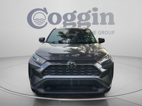 Used 2021 Toyota RAV4 LE FWD image 11