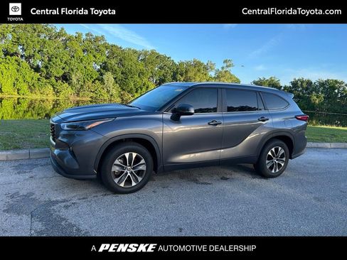 Used 2023 Toyota Highlander XLE image 1