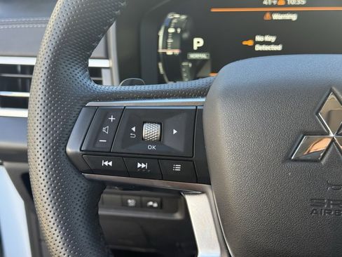 Used 2025 Mitsubishi Outlander SEL image 15