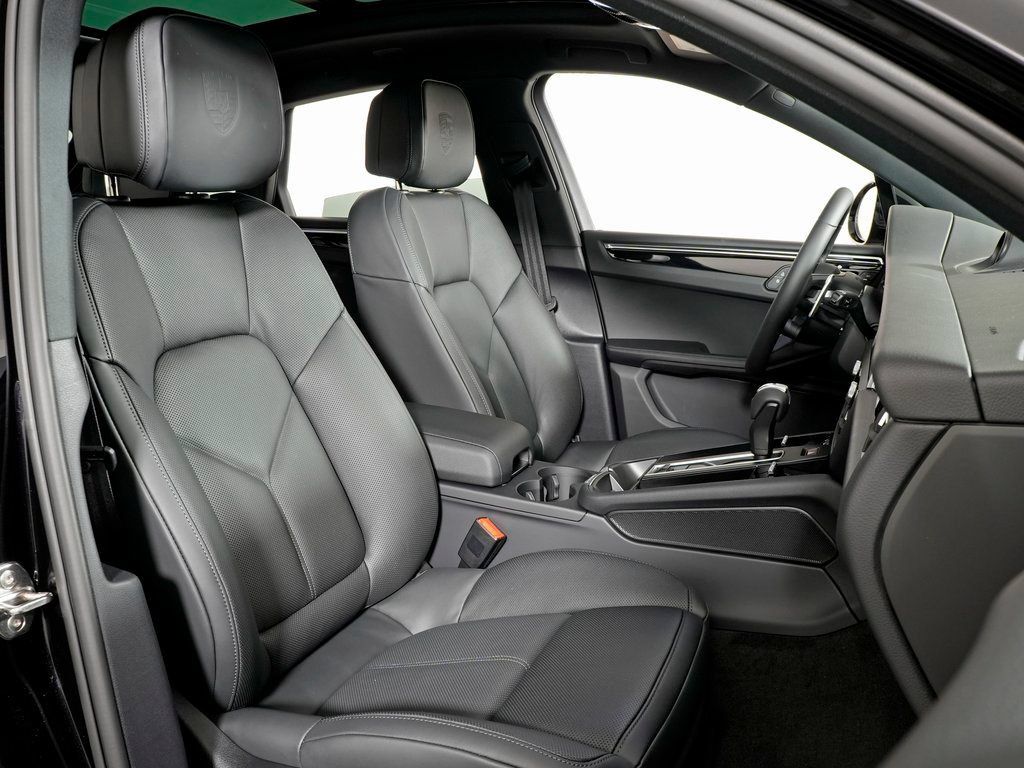 Certified 2026 Porsche Macan S AWD/4WD image 36