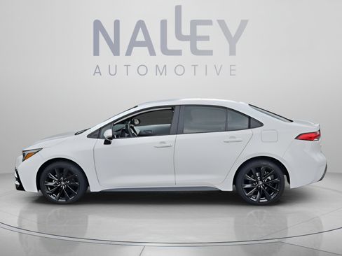 Used 2023 Toyota Corolla SE FWD image 2