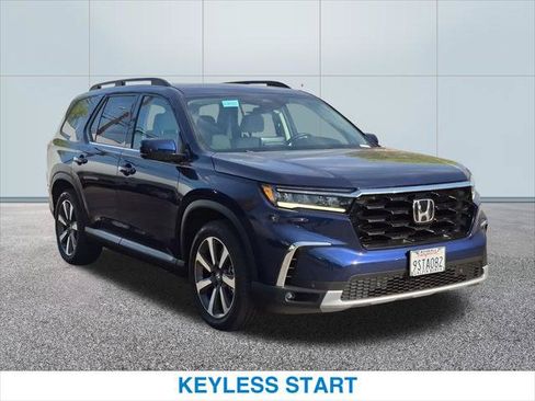 Certified 2025 Honda Pilot Touring image 4