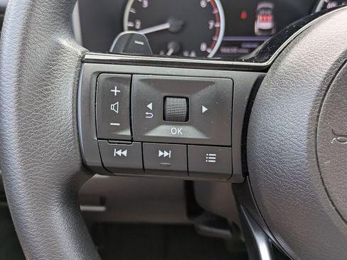 Used 2023 Nissan Rogue SV FWD image 16