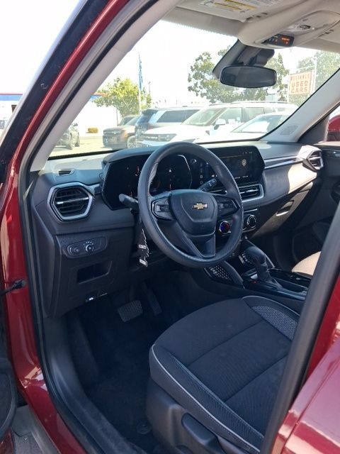 Used 2025 Chevrolet TrailBlazer LT FWD image 11