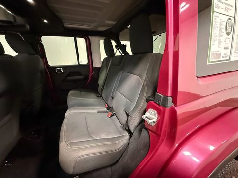 Used 2024 Jeep Wrangler Unlimited Sahara w/ Technology Group AWD/4WD image 8