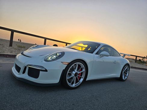Used 2015 Porsche 911 GT3 RWD image 1
