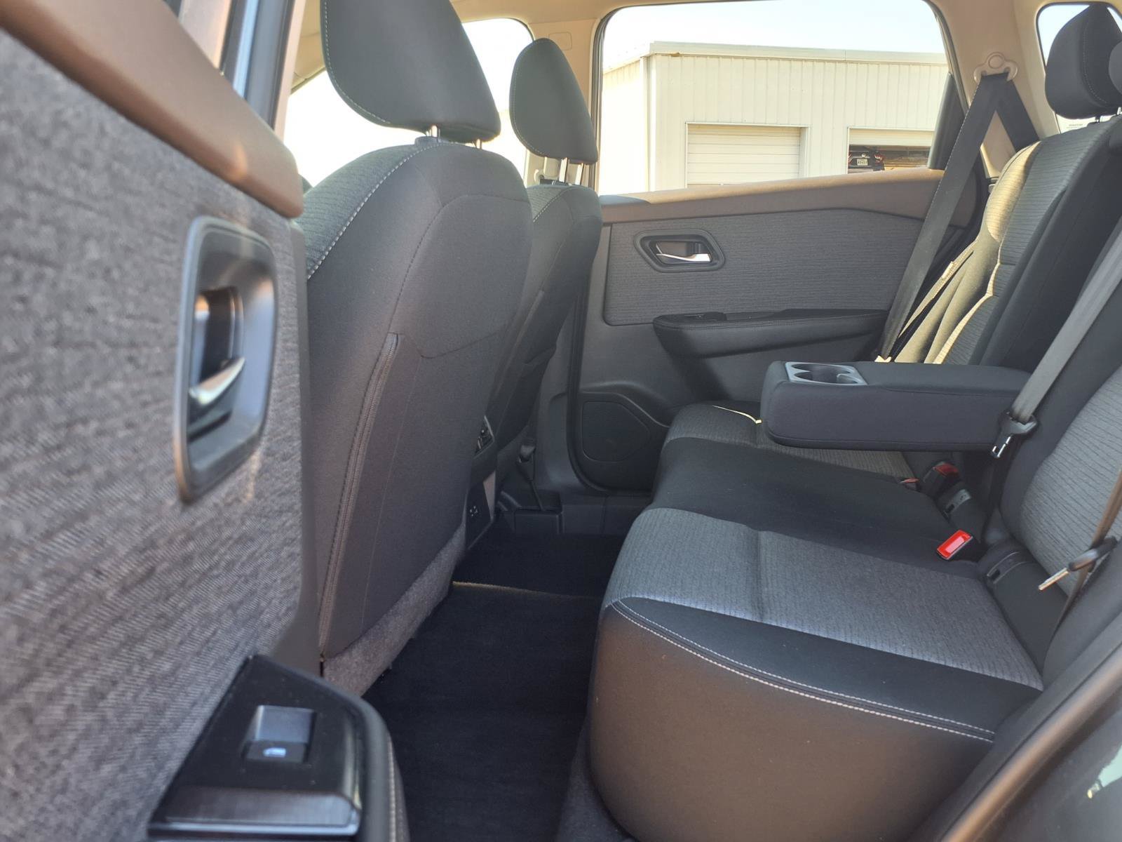 Used 2023 Nissan Rogue SV FWD image 16