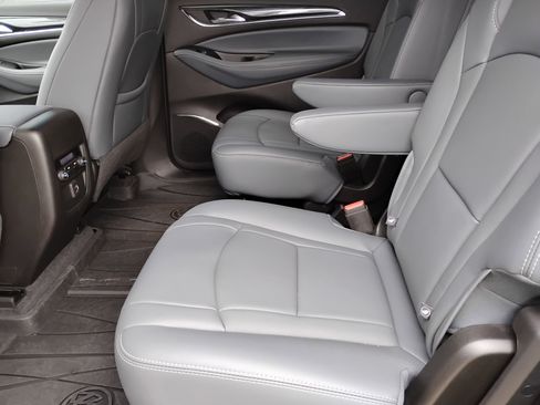 Used 2023 Buick Enclave Essence image 17