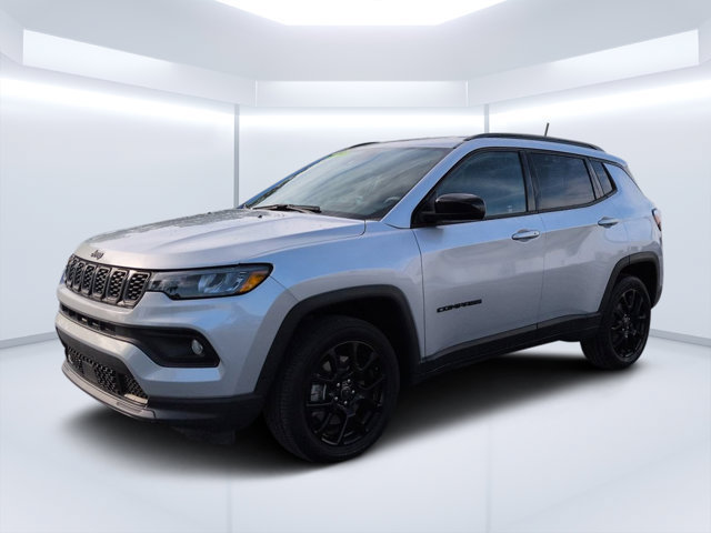 Used 2025 Jeep Compass Latitude w/ Altitude Special Edition AWD/4WD image 7