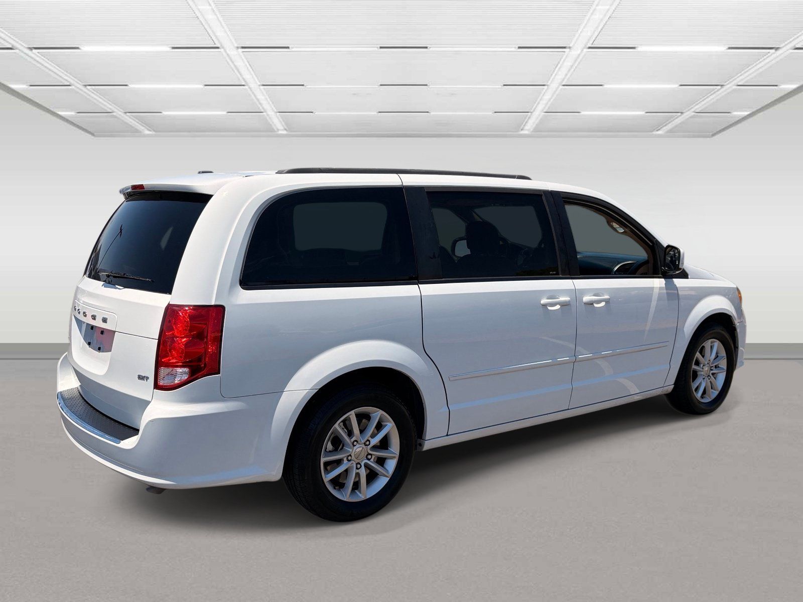 Used 2015 Dodge Grand Caravan SXT w/ UConnect Hands-Free Group FWD image 5
