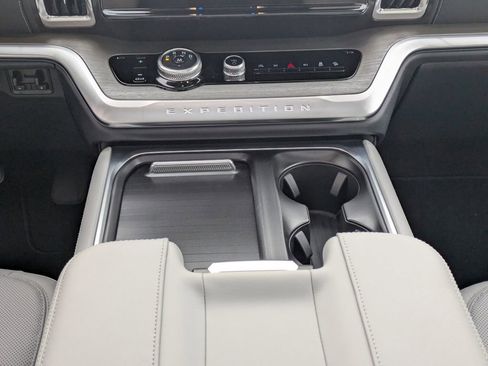 New 2026 Ford Expedition Platinum w/ Driver's Package image 24