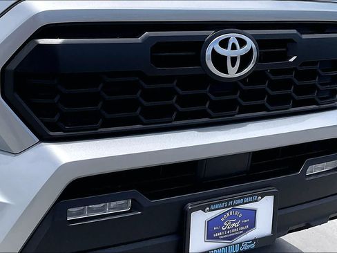 Used 2024 Toyota Tacoma TRD Off-Road AWD/4WD image 33
