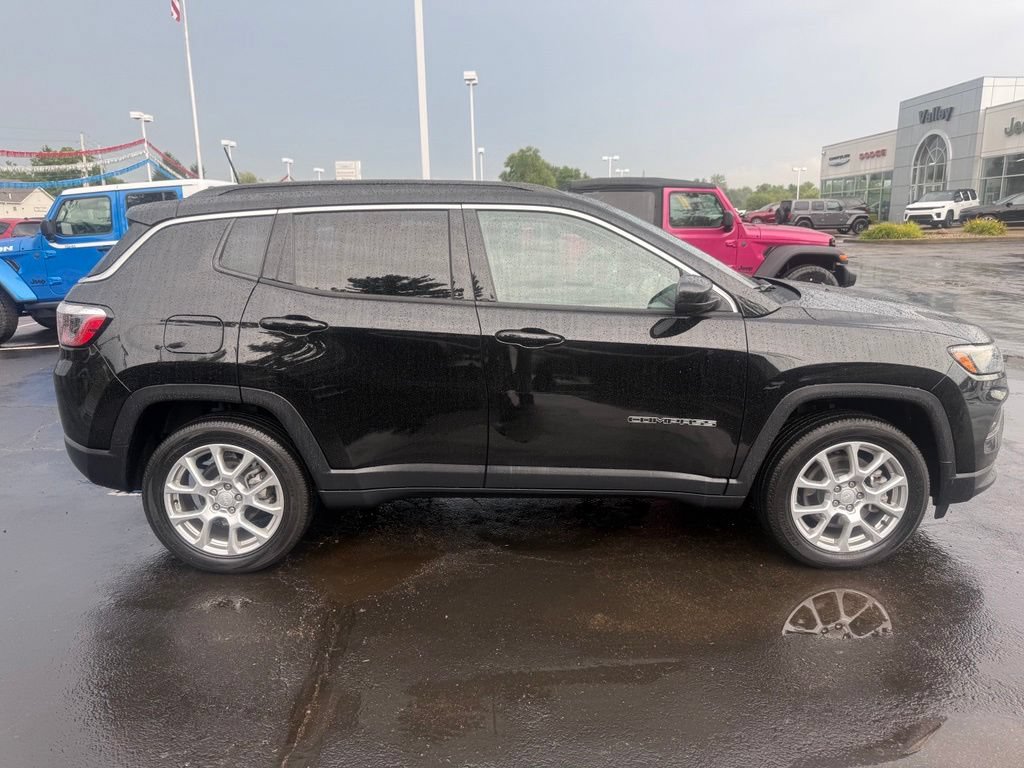 Certified 2024 Jeep Compass Latitude AWD/4WD image 2