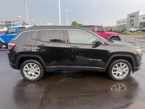 Certified 2024 Jeep Compass Latitude AWD/4WD image 2