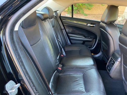 Used 2019 Chrysler 300 Limited AWD/4WD image 46