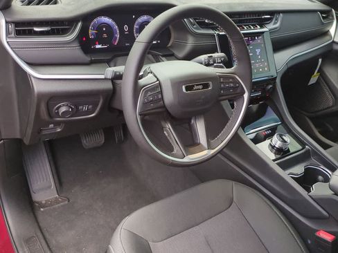 New 2025 Jeep Grand Cherokee Laredo w/ Luxury Tech Group I RWD image 10