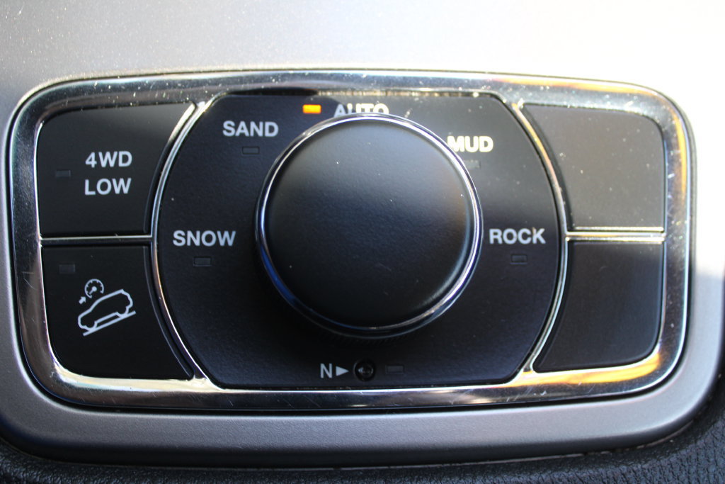 Used 2020 Jeep Grand Cherokee Limited w/ Luxury Group II AWD/4WD image 37