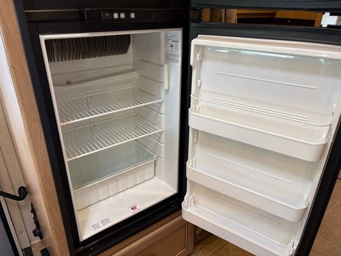 Used 2018 Ford E-450 and Econoline 450 Super Duty w/ Motorhome Prep Package image 65