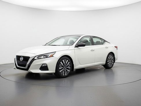 Used 2025 Nissan Altima 2.5 SV image 3