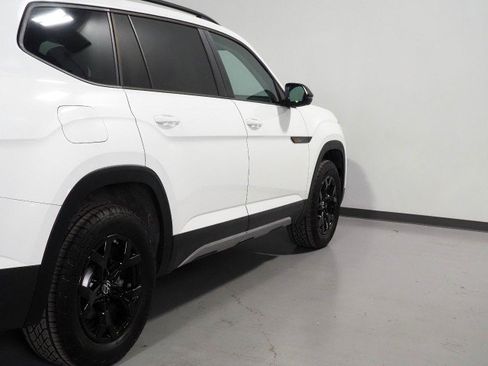 Used 2025 Volkswagen Atlas Peak Edition image 51