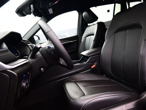 New 2025 Jeep Grand Cherokee Limited 4xe w/ Luxury Tech Group II image 13